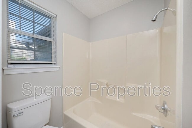 Building Photo - 440 Apple Dr