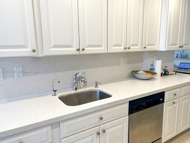 Building Photo - 290 174th St St