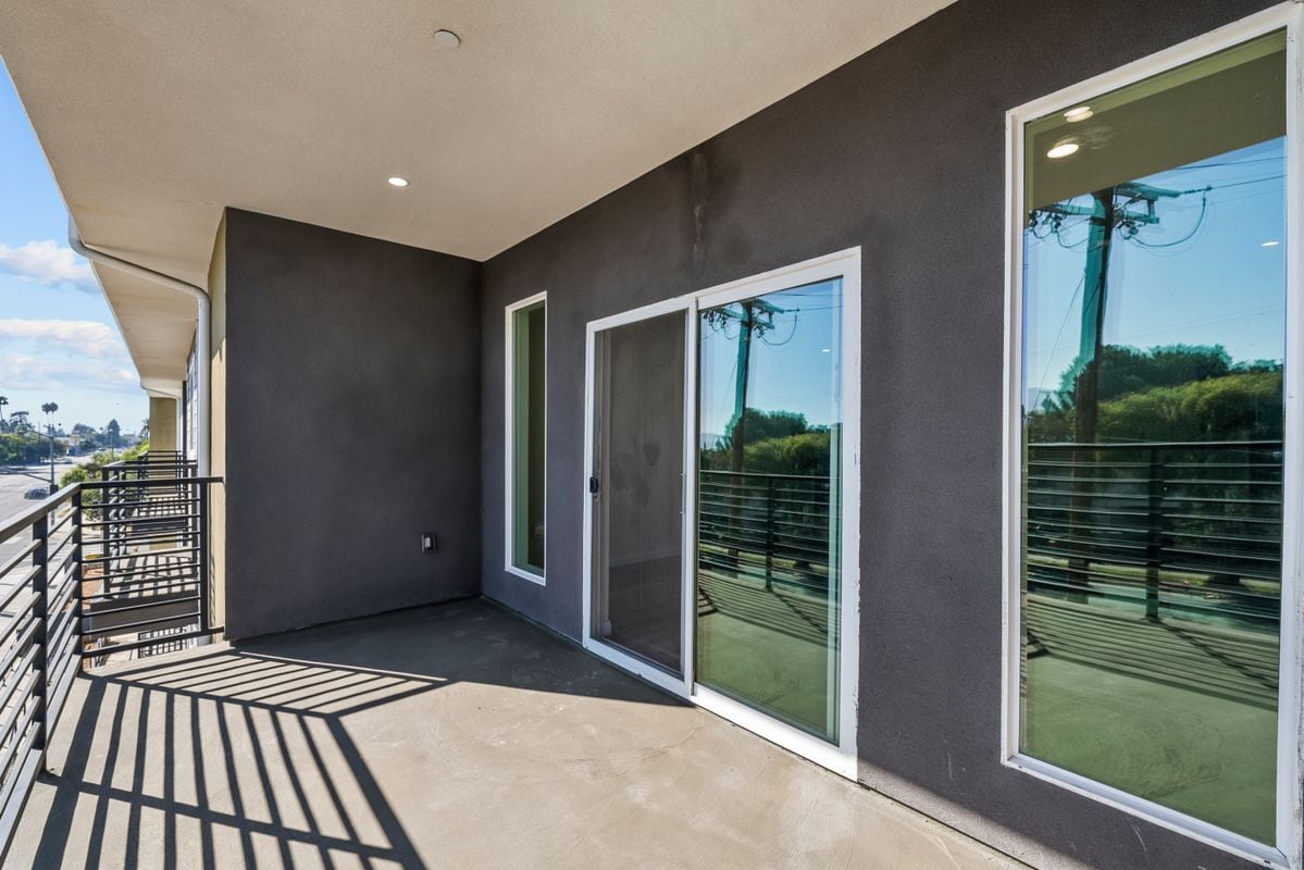 Building Photo - 13853 Victory Blvd