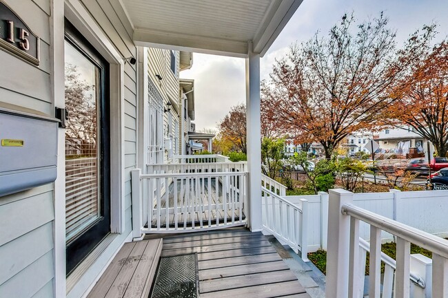 Building Photo - Beautiful TH - 4 bedroom + 3.5 BA - 7 mo -...
