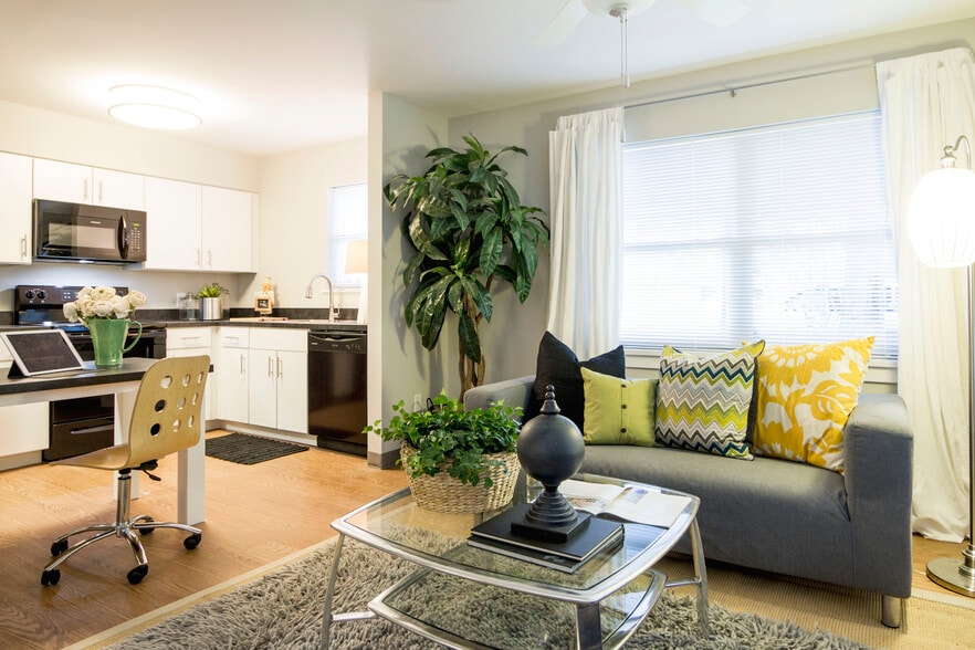 Building Photo - 1507 Little John Cir