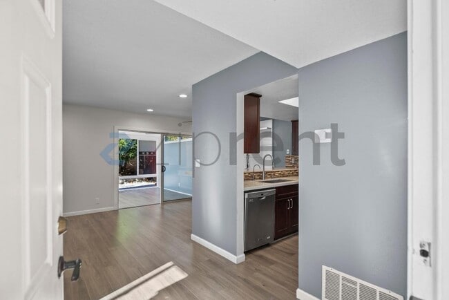 Building Photo - 37789 Essanay Pl