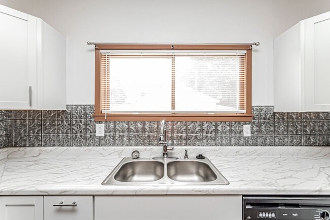 Building Photo - Single Family Home