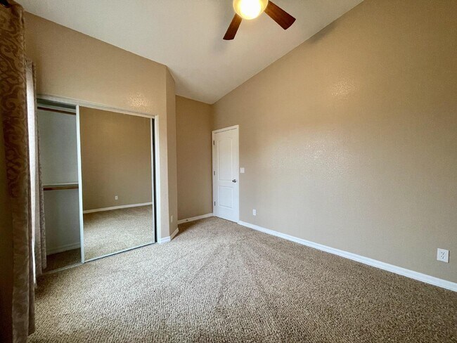 Building Photo - BHCRENT.COM Golf Course Living - Gated Com...