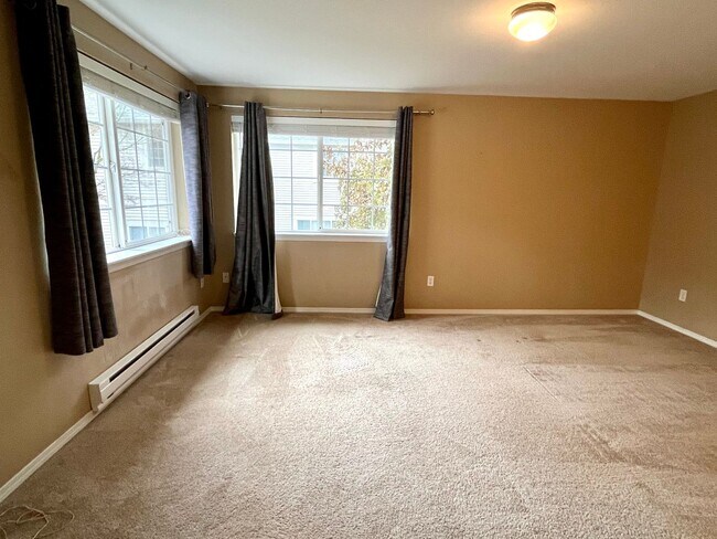 Building Photo - Gorgeous townhome in Redmond