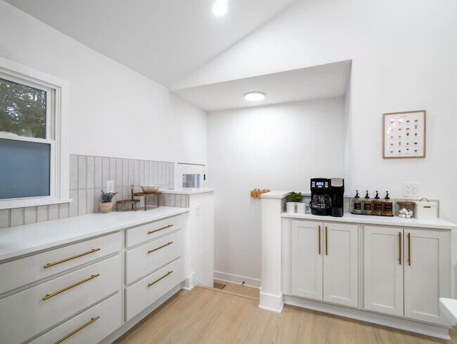 Building Photo - 4155 Ascot Ln