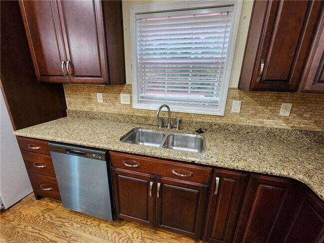 Building Photo - 350 Saddle Bridge Dr