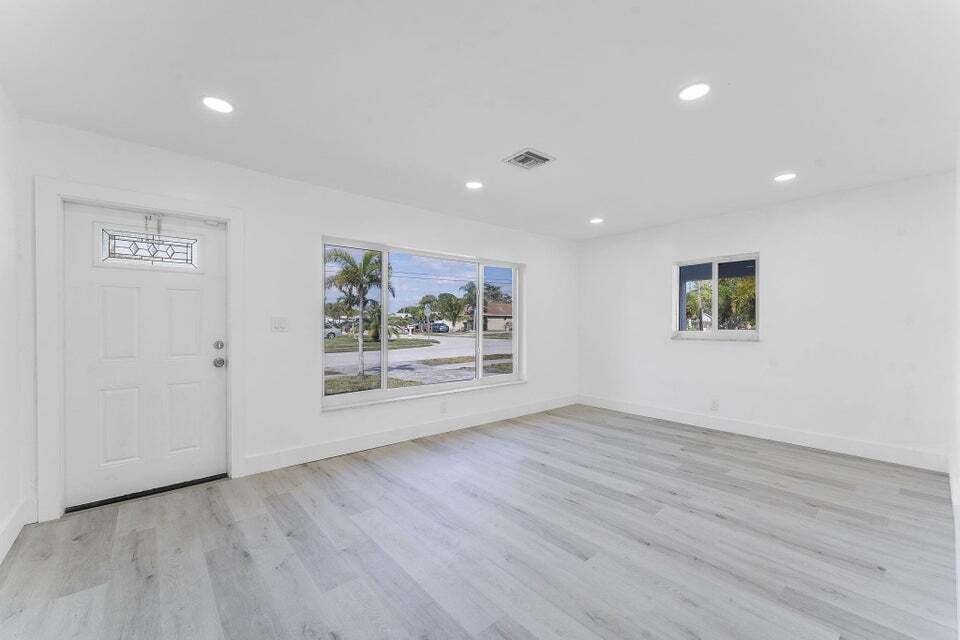 Building Photo - 240 NW 5th St