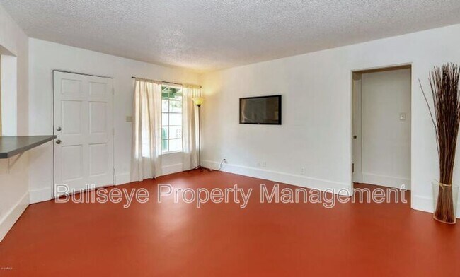 Building Photo - 2917 N 19th Ave