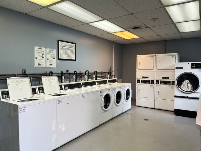 Building Photo - 1750 N Marywood Ave