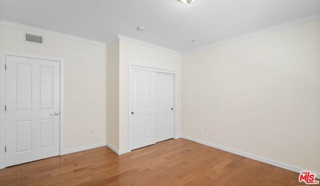 Building Photo - 10616 Kinnard Ave