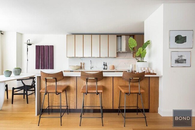 Building Photo - 420 E 54th St