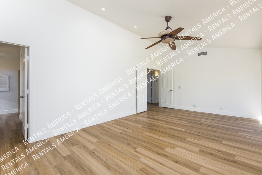 Building Photo - 2342 W Hemlock Ct
