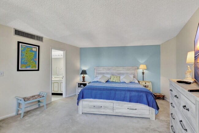 Building Photo - 2800 N Ocean Dr