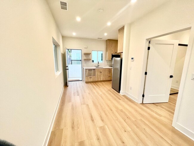 Building Photo - 202 18th St