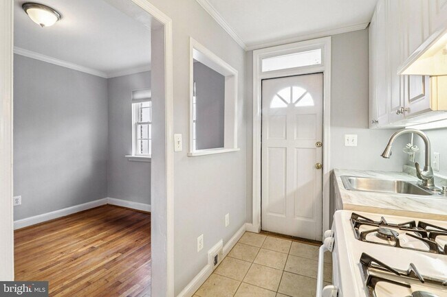 Building Photo - 250 Lynhaven Dr