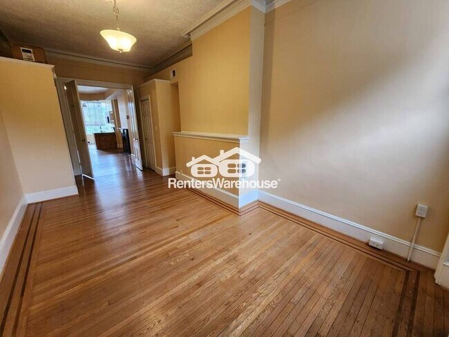 Building Photo - 1521 W Lombard St