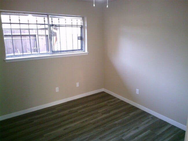 Building Photo - 11642 Harrow St