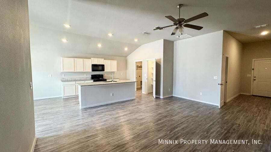 Building Photo - 2134 N Texas Ave