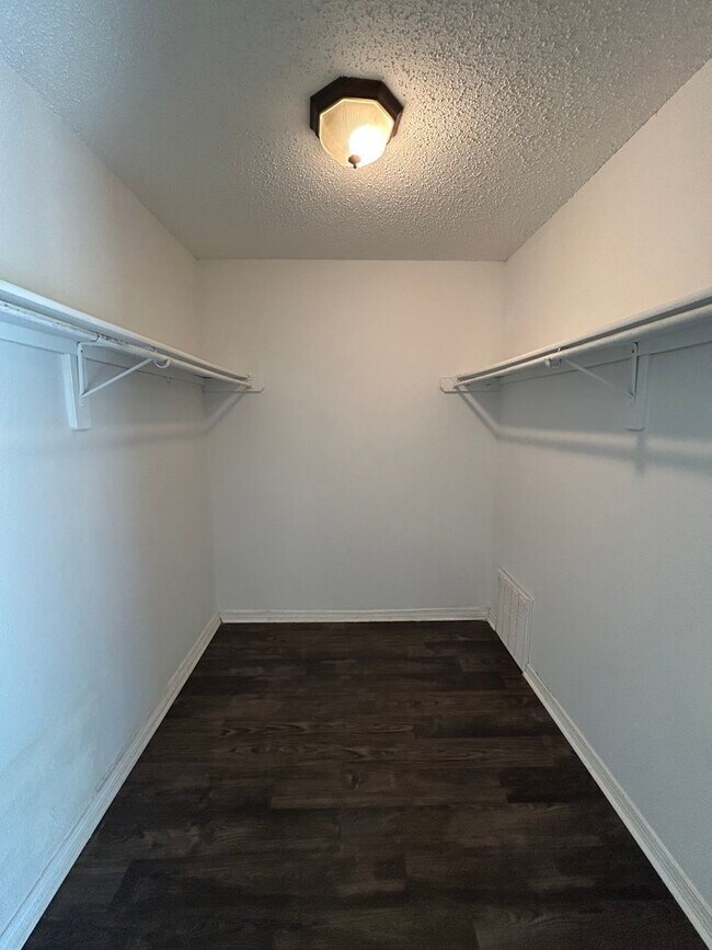 Building Photo - Charming 3 Bedroom, 2 Bath Home in the Hea...