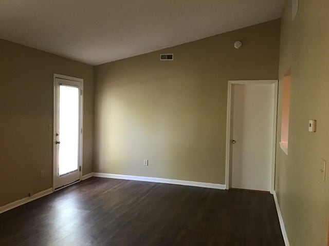 Building Photo - 19 Pond Ln