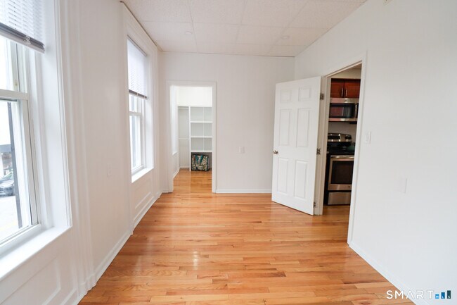 Building Photo - 140 State St