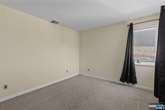 Building Photo - 146 Main St