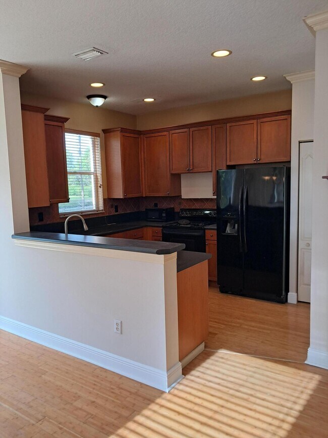 Building Photo - 265 River Bluff Ln