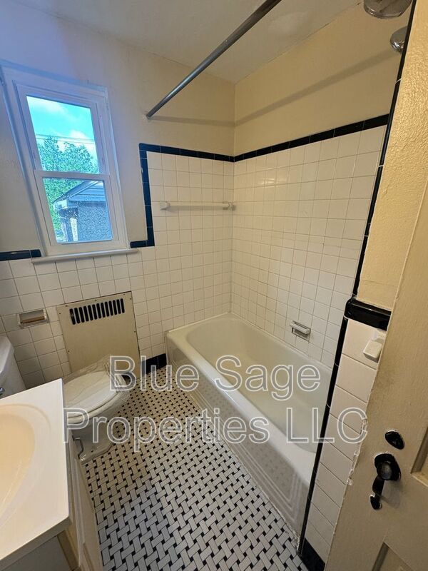 Building Photo - 56 W Albemarle Ave