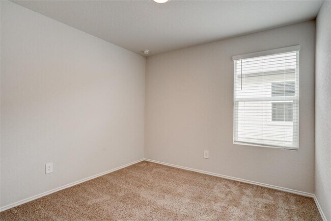 Building Photo - 121 Roanwood Dr