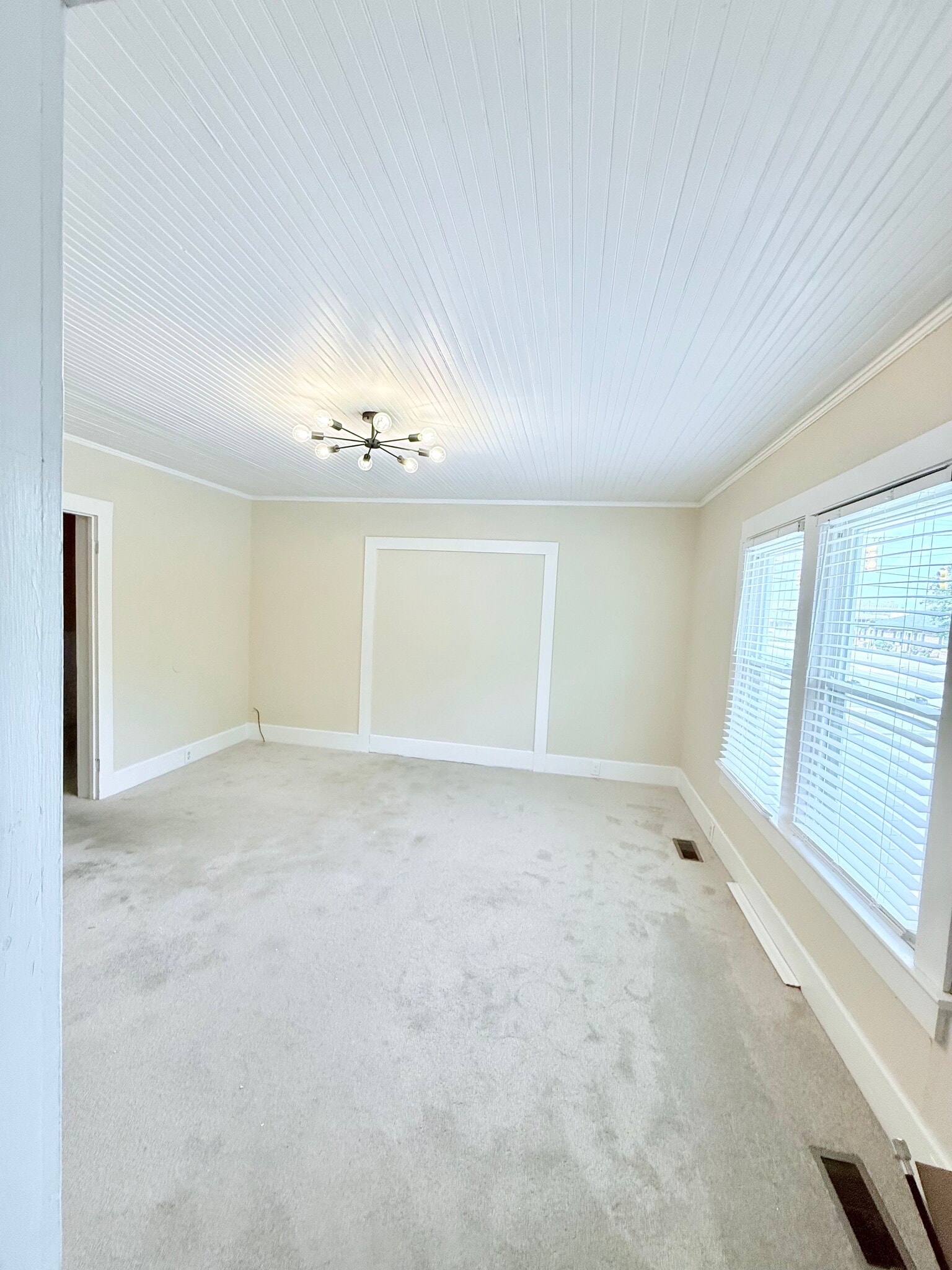 Dining room - 305 W Kivett St