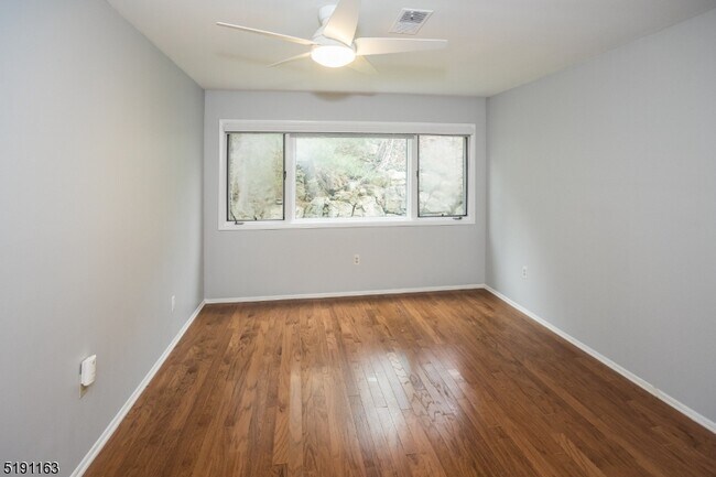 Building Photo - 41 Mt Kemble Ave