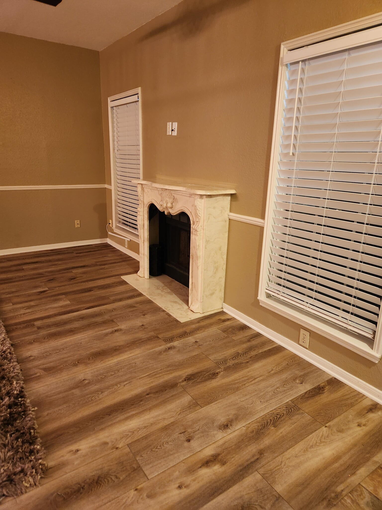 Living Room - 4001 Tanglewilde St