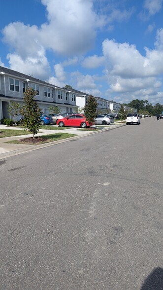 Building Photo - 559 Holly Lakes Dr