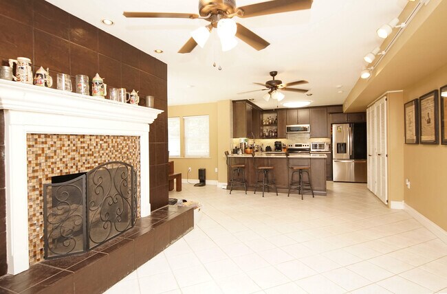 Building Photo - 574 L'Ombre Cir NE