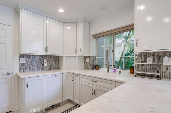 Building Photo - 54 Waxwing Ln