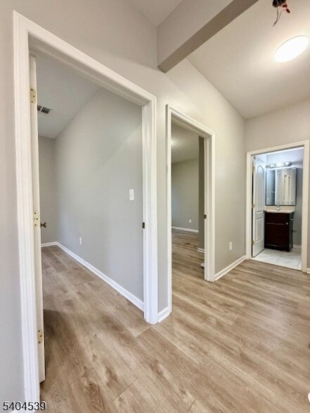 Building Photo - 456 Avon Ave