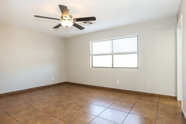 Building Photo - 8516 W Elm St