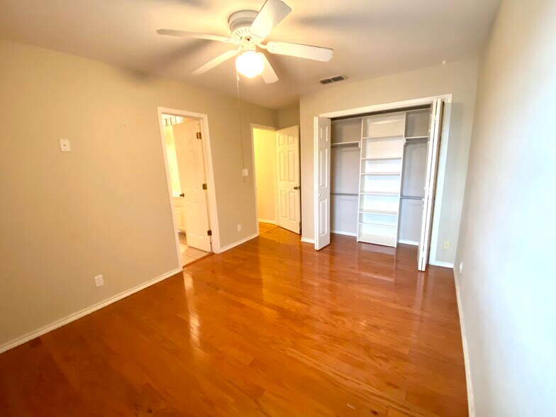 Building Photo - 1551 Briarwyck Dr