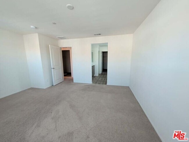 Building Photo - 295 Fuerte Dr
