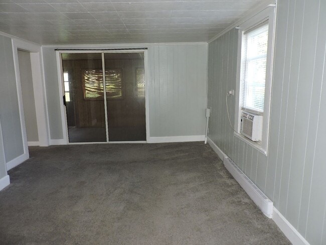 Building Photo - Email Linda@vacosold.com  or Call Office 8...
