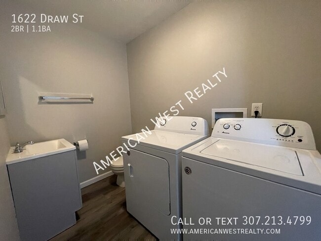 Building Photo - 1622 Draw St