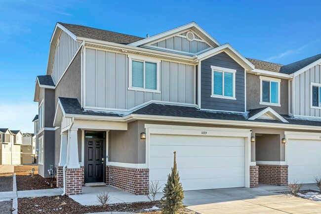 Building Photo - 3 Bedroom 2 Bath Townhome in Orem!!