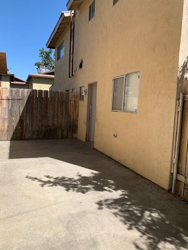 Building Photo - MI3616