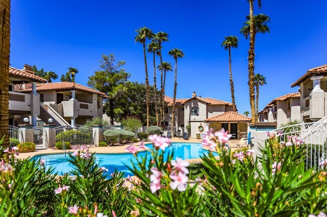 Building Photo - Great 1st Floor 2 Bed Condo