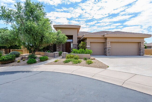 Building Photo - 14705 Canyon Dr