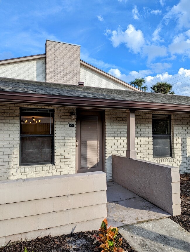 Building Photo - 3134 Plaza Terrace Dr