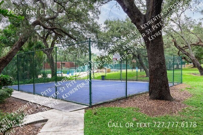 Building Photo - 2606 6th Ct