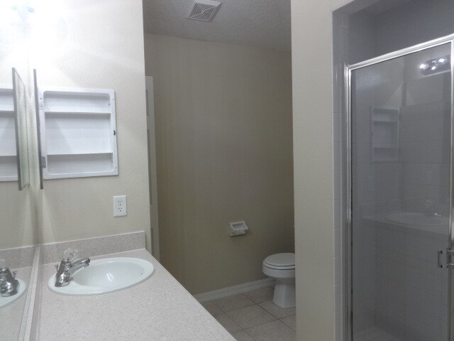 Building Photo - 2465 Saint Pauls Dr