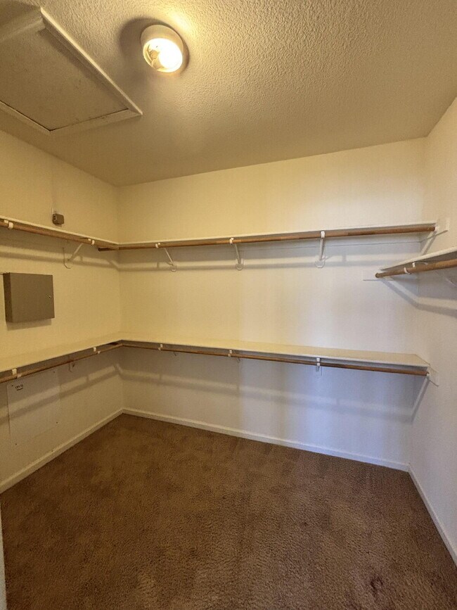 Building Photo - 1247 Jewel Flower Dr